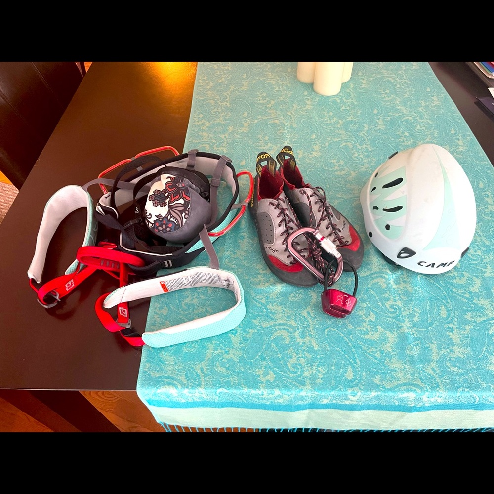 Women’s climbing set